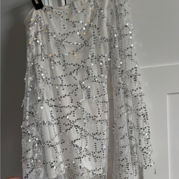 Elegant White Sequin One-Shoulder Dress - Picture 1 of 3